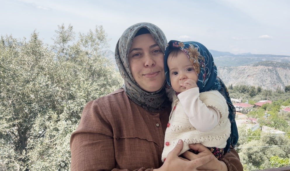 Antalya’da Anne ve 7,5 Aylık Kızının Videoları Viral Oldu: Milyonlar Gökçe’yi İzliyor