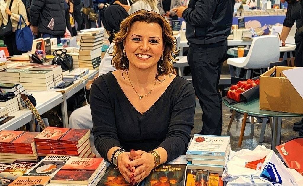 Bayram Ziyaretine Giden Yazar Ayten Öztürk Bıçaklanarak Öldürüldü