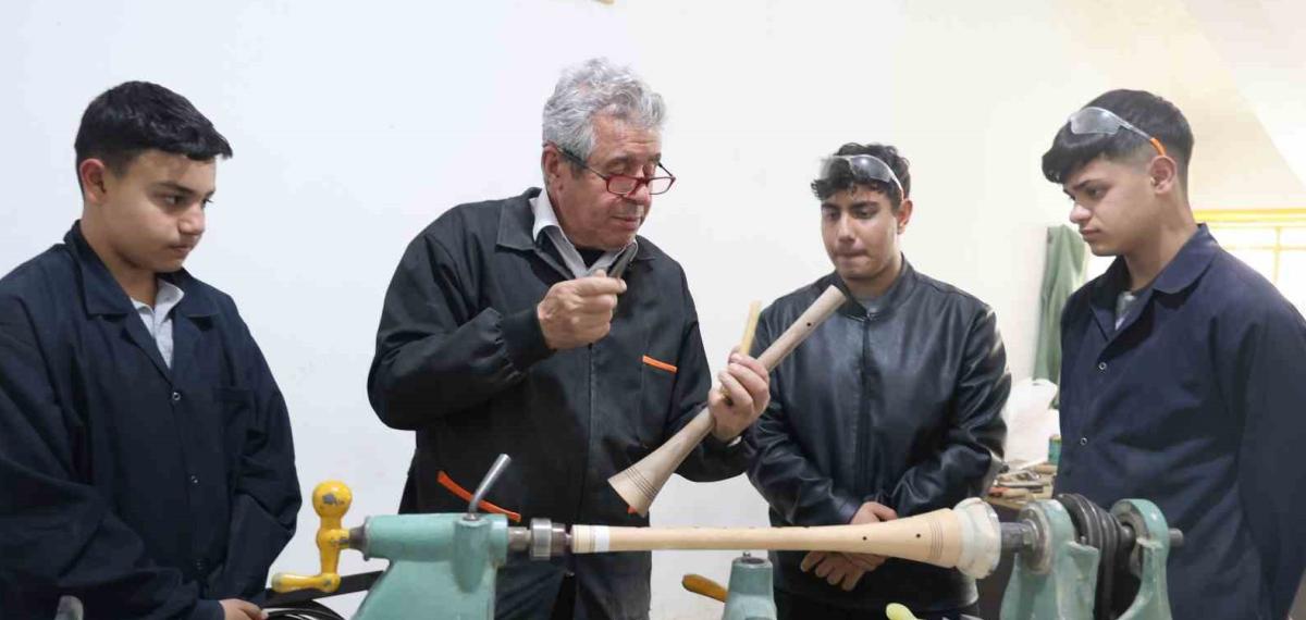 Abdal Geleneğini Yaşatan Öğrenciler, Çaldıkları Enstrümanları Yapmayı da Öğreniyor