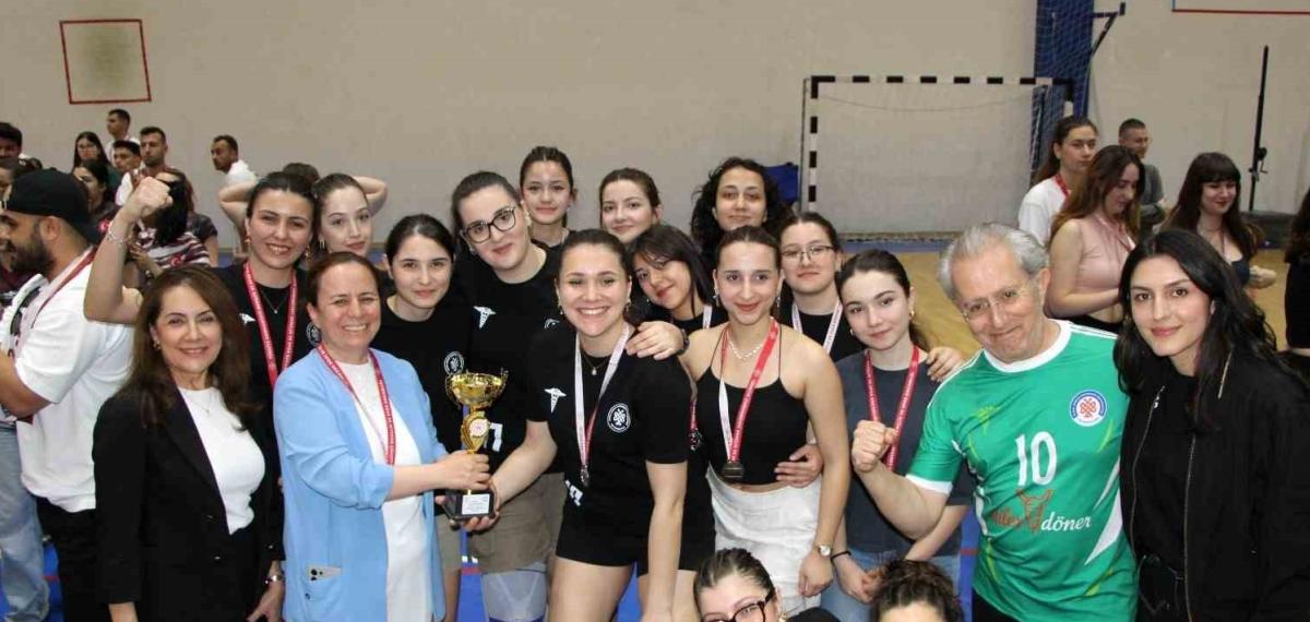 Adüfest Spor Şenlikleri Kapsamında Kupa Törenleri Gerçekleştirildi