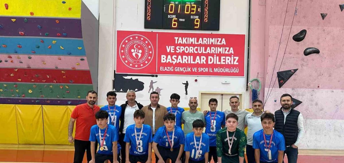 Ahmet Hamdi Tanpınar Ortaokulunun Futsal Başarısı