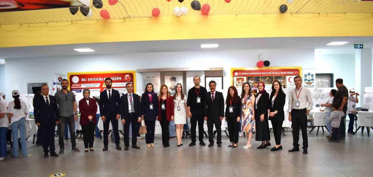 Ahmet Karahan Ortaokulu’nda Bilime Işık Tutan 4006 Fuarı Gerçekleştirildi