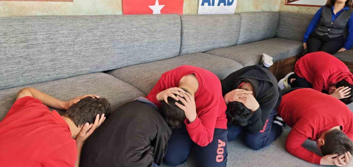 Aliağa’da Deprem Simülasyon Tırı Vatandaşlarla Buluştu