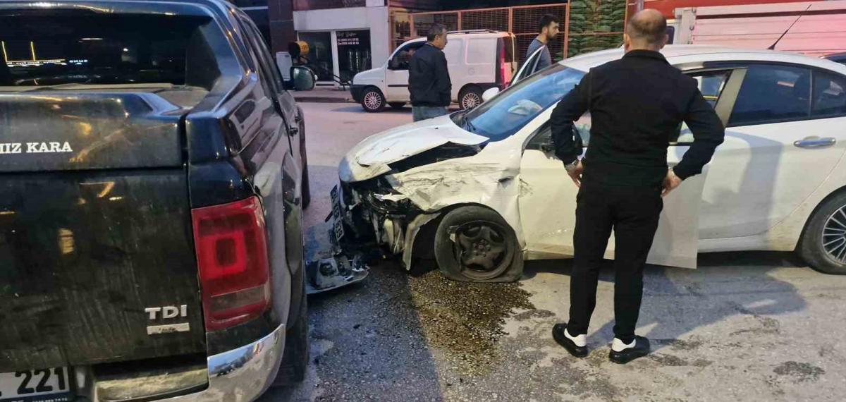 Alkollü Sürücünün Karıştığı Zincirleme Kaza Kamerada: 1 Yaralı