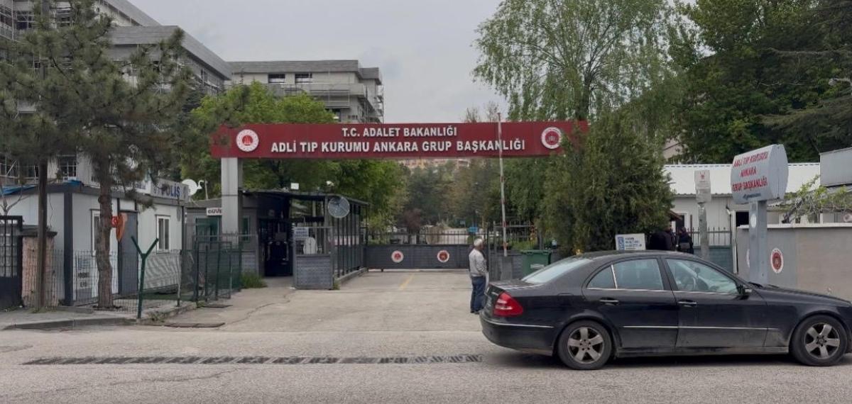 Ankara’da Kamyonun Altında Kalan 2 Belediye İşçisinin Cenazeleri Adli Tıbba Getirildi