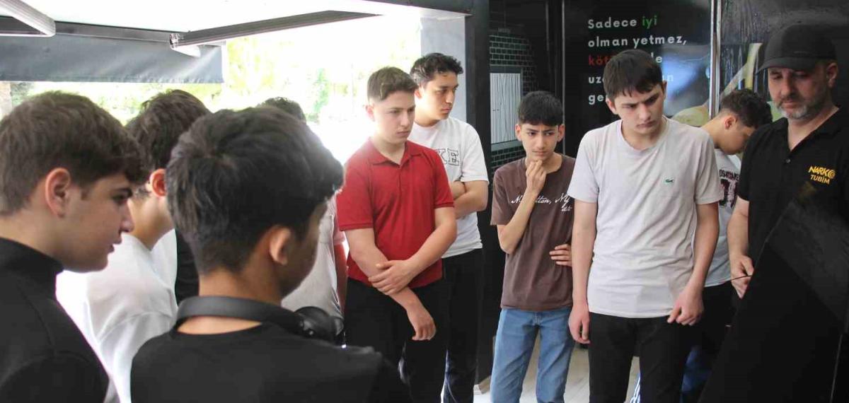 Aydın’da Narkotik Eğitim Tırı’na Gençlerden Yoğun İlgi