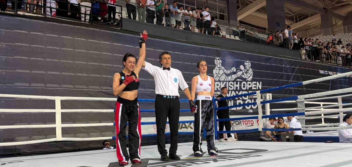 Bağcılar Belediyesi Personeli Emine Arslan, Kick Boks Dünya Kupası Şampiyonu Oldu