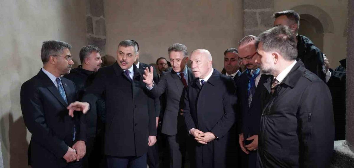 Bakan Çiftçi, Erzurum’da Restorasyonu Devam Eden Fetih Camii’ni İnceledi