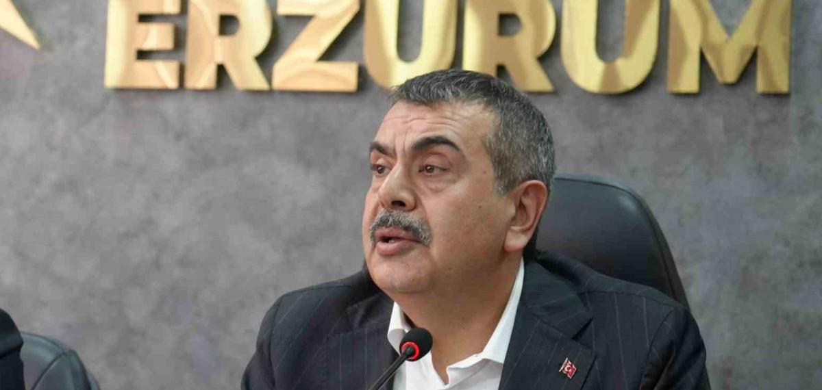 Bakan Tekin’den Özgür Özel’e: “3-5 Tane Partiliyi, Yol Arkadaşını İkna Edemeyen Bir Genel Başkan, Bütün Bu Süreçten Cumhurbaşkanımızı Sorumlu Tutmaya Çalışıyor”