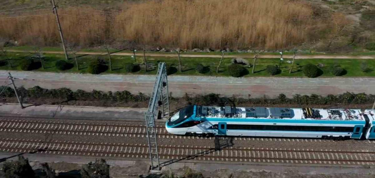 Bakan Uraloğlu: “Test Süreçleri Başarıyla Devam Eden Milli Elektrikli Hızlı Tren’imiz Saatte 240 Kilometre Hıza Ulaştı”