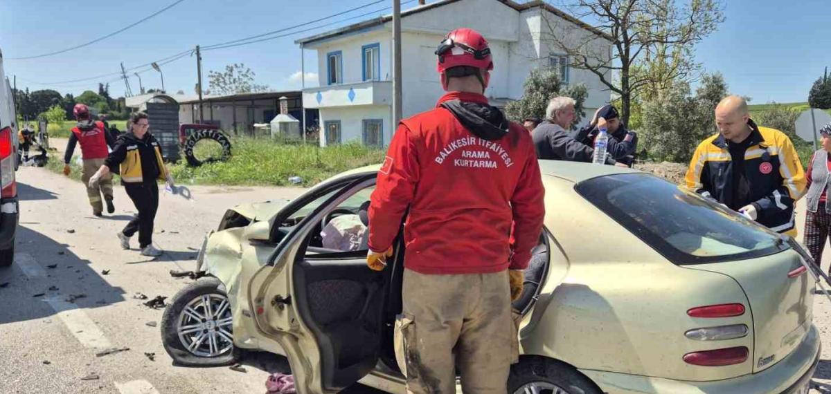 Balıkesir’de Otomobiller Çarpıştı: 3’ü Ağır 6 Yaralı