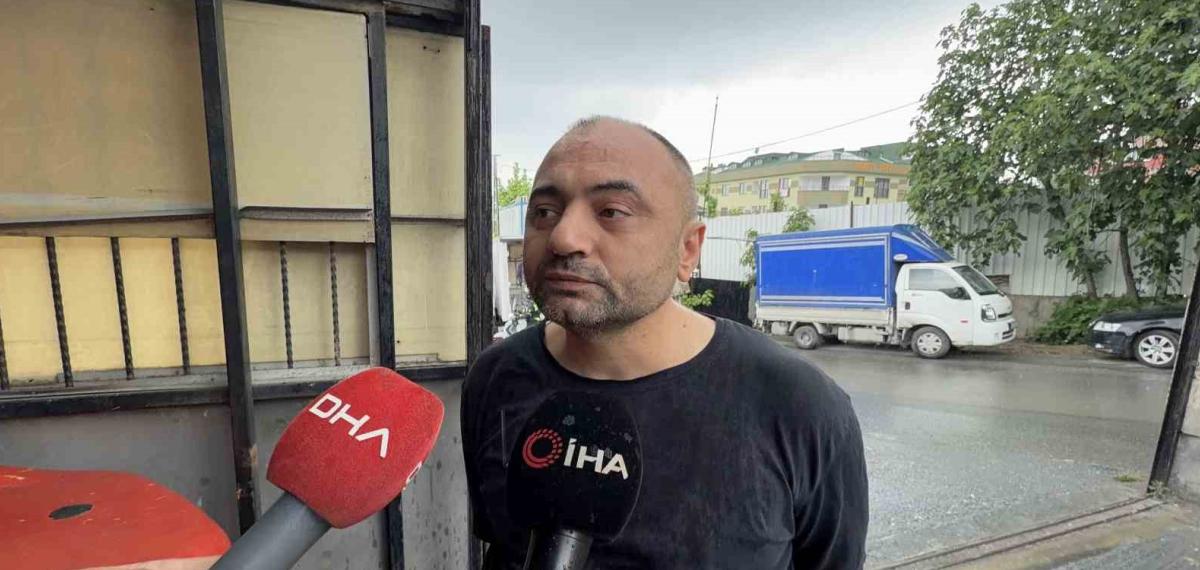 Başakşehir’de Tır İki Otomobilin Üzerine Devrildi: 1 Yaralı