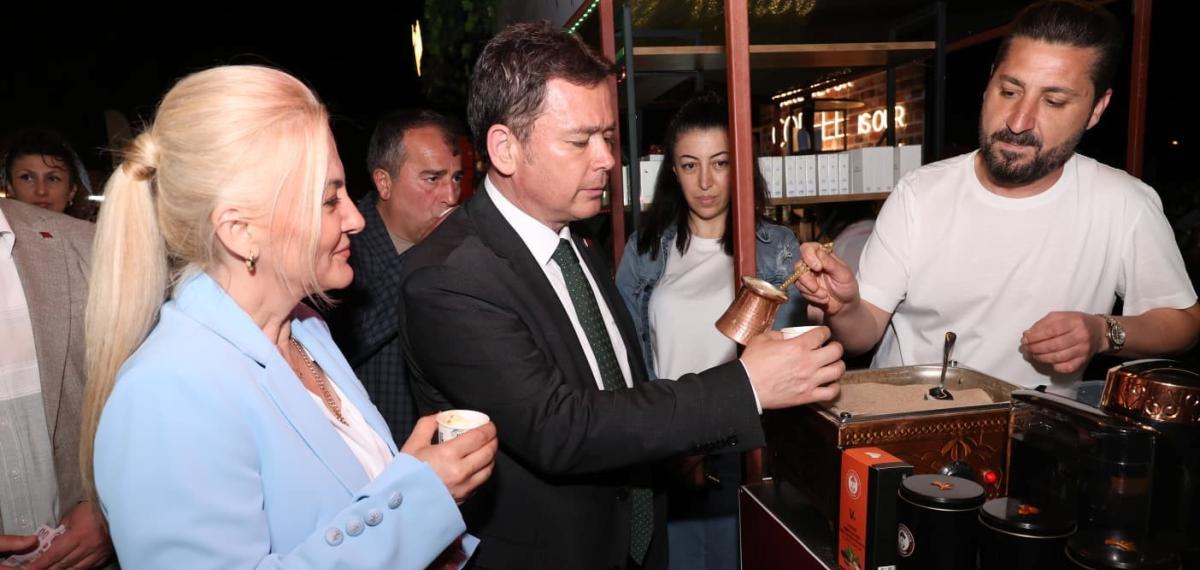 Başkan Erkan Aydın Kahve ve Müzik Tutkunlarıyla Bir Araya Geldi