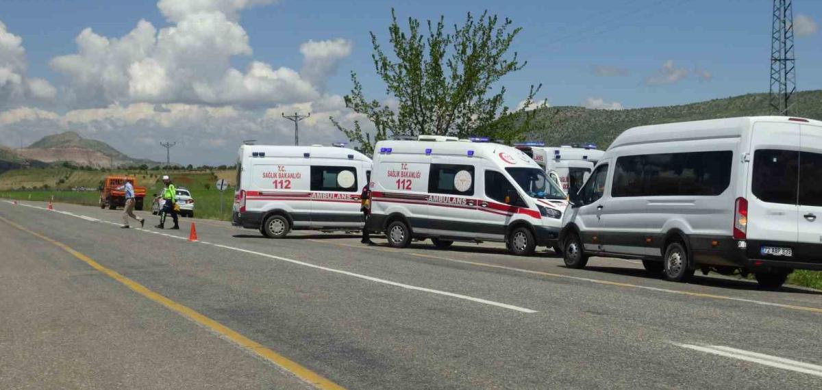 Batman’da İki Otomobil Çarpıştı: 9 Yaralı