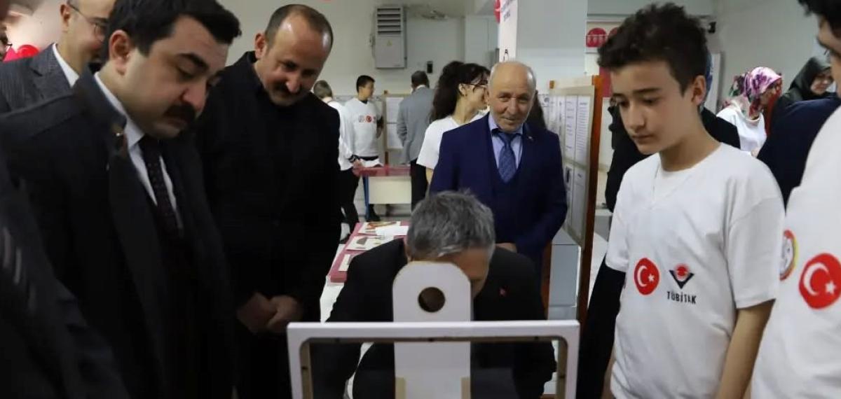 Bayburt Ortaokulu Öğrencilerinden Bilim Fuarı