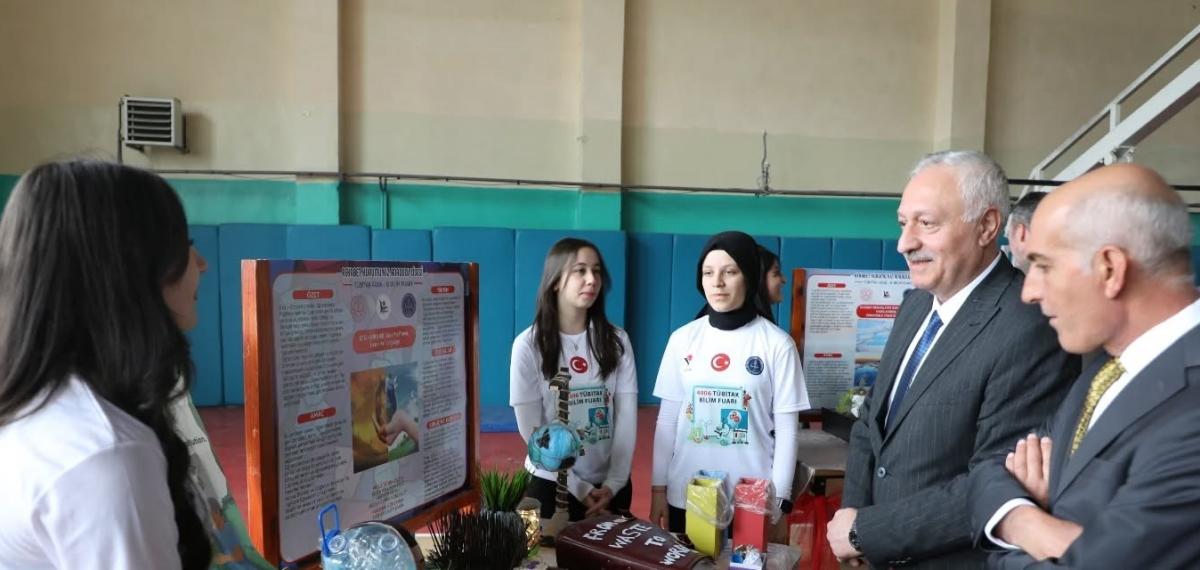 Bayburt’ta Öğrencilerin Bilim Projeleri Sergilenmeye Devam Ediyor