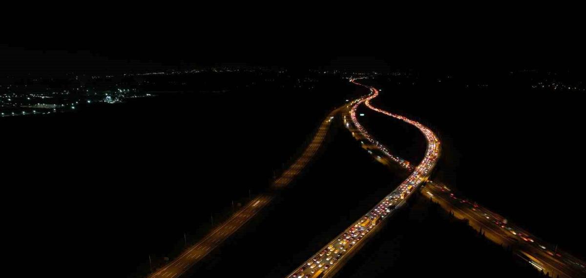 Bayram Göçü Başladı: Otoyolların Kesişim Noktasında Trafik Durdu