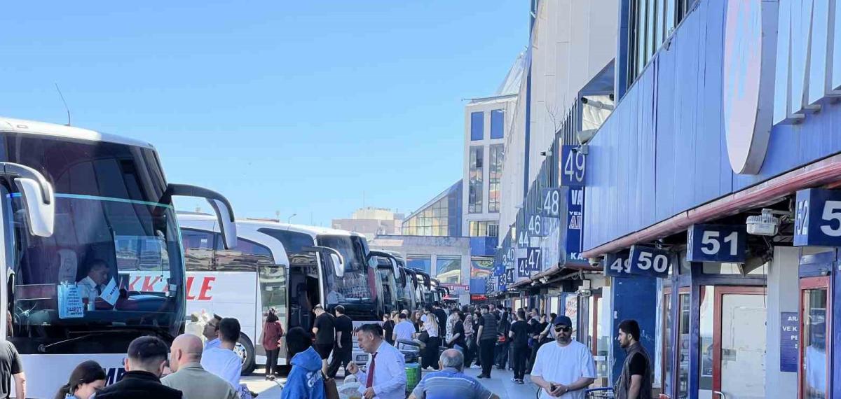 Bayram Tatili Dönüşleri Başladı: 15 Temmuz Demokrasi Otogarı’nda Yoğunluk Yaşandı