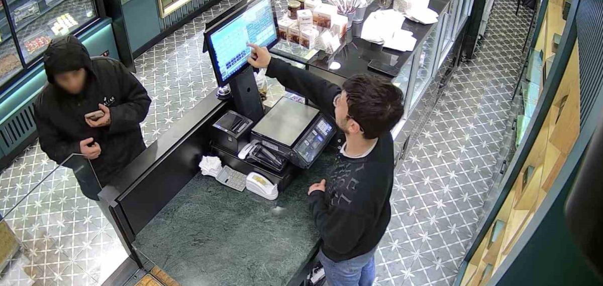 Bayrampaşa’da Önce Tatlı Yedi, Sonra Hesabı Ödemeden Giderken İş Yeri Sahibini Tehdit Etti