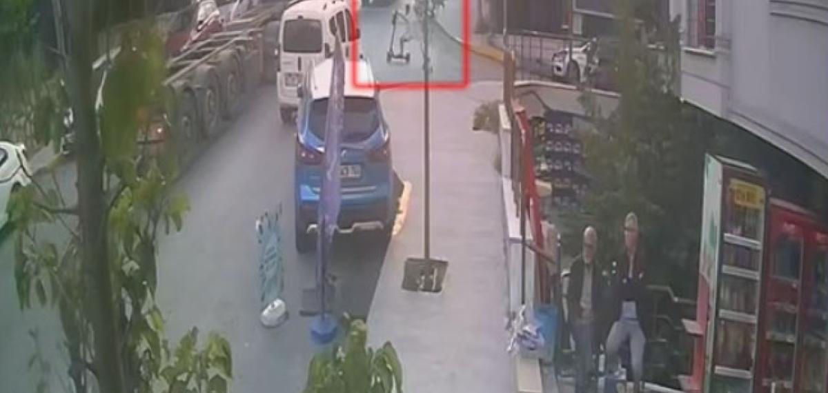 Beylikdüzü’nde 11 Yaşındaki Çocuk, Skuter ile Tırın Altında Kaldı