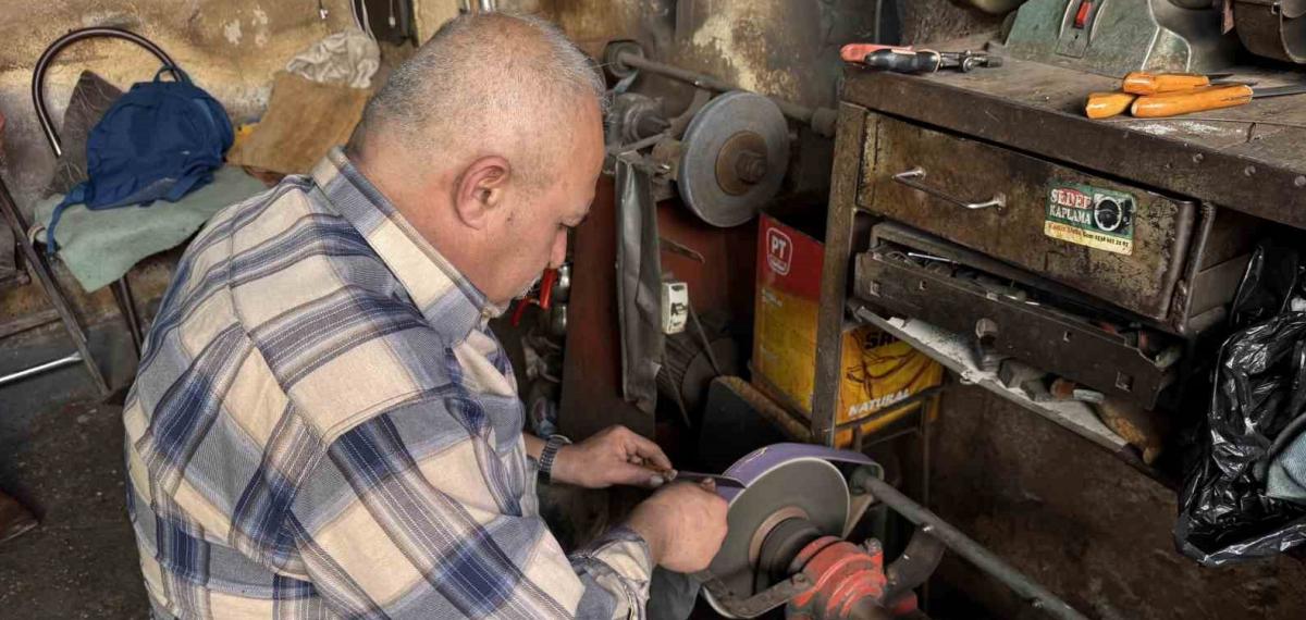 Bıçak Ustasından Acemi Kasaplara ’Kendinizi Kesmeyin’ Uyarısı