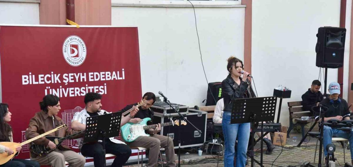 Bilecik’te Öğrenciler Kampüs Konseriyle Unutulmaz Anlar Yaşadı