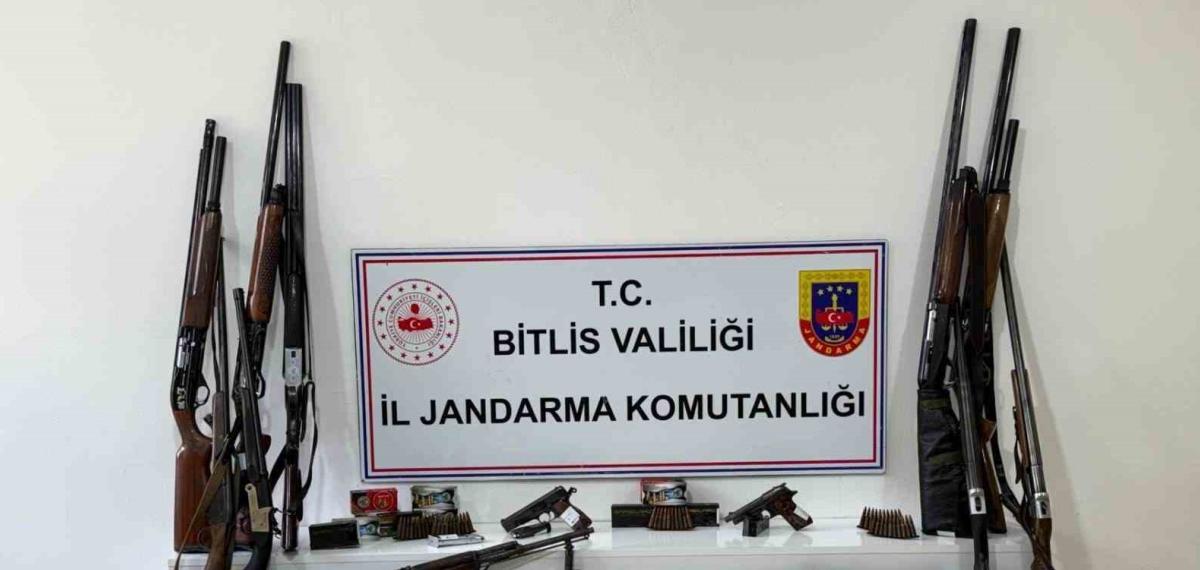 Bitlis’te 20 Adrese Eş Zamanlı Baskın: Çok Sayıda Silah, Mühimmat Ele Geçirildi