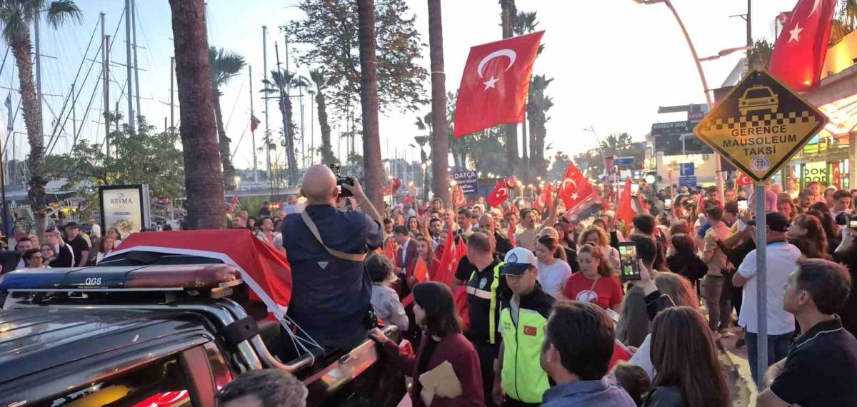 Bodrum’da Kalabalık Meydanlara Sığmadı