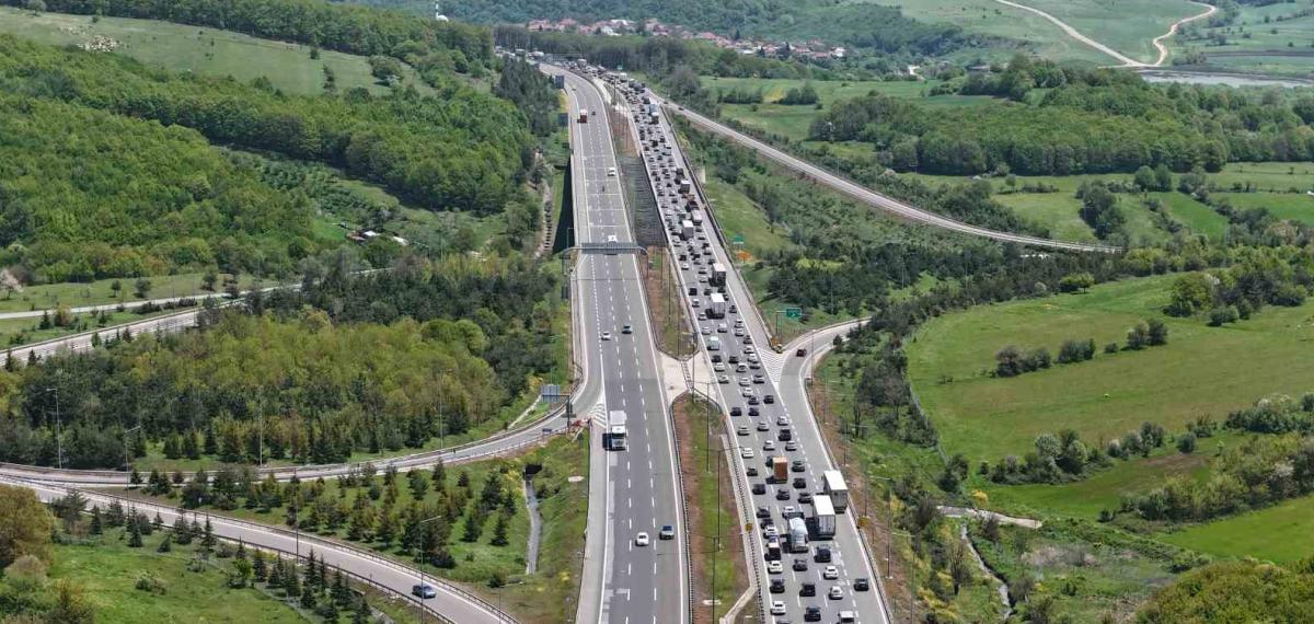 Bolu Geçişinde Bayram Trafiği Erken Başladı: Yollarda Uzun Kuyruklar Oluştu