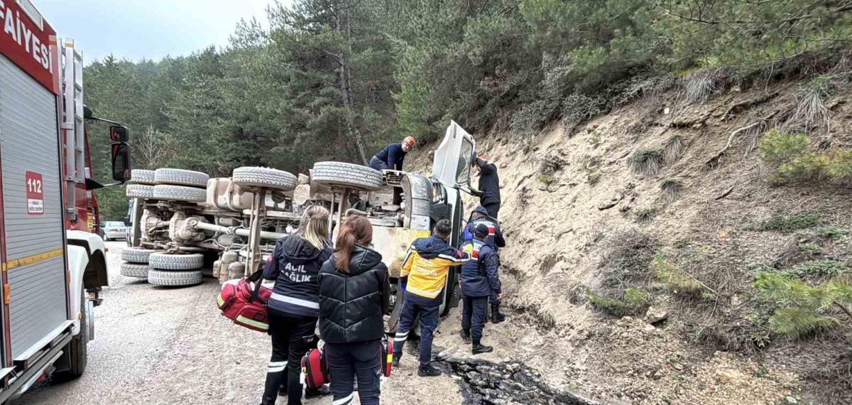 Bolu’da Virajı Alamayan Hafriyat Kamyonu Devrildi: 1 Ölü