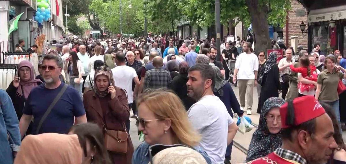 Bursa’da Bayram Yoğunluğu Başladı: Kasapta da Şekercide de Hareketlilik Yaşanıyor