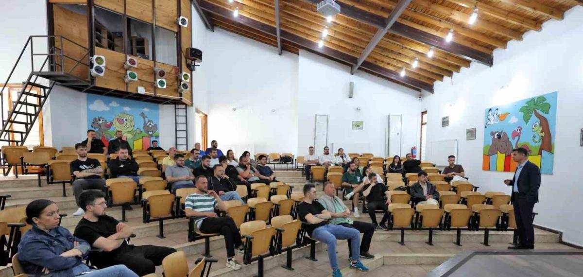 Büyükşehir’den Evcil Hayvan İşletmelerine Eğitim