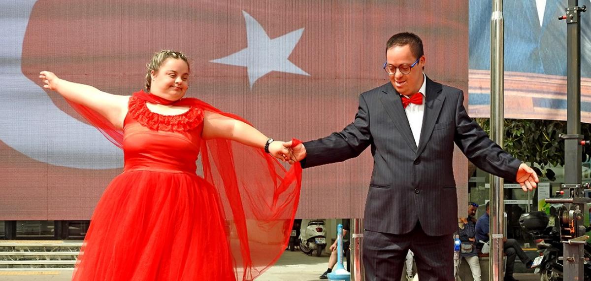 Çeşme’de Engelleri Aşan Renkli Buluşma
