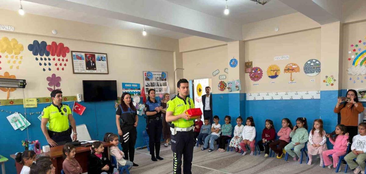 Cizre’de Geleceğin Sürücüleri Kuralları Polis Amcalarından Öğrendi