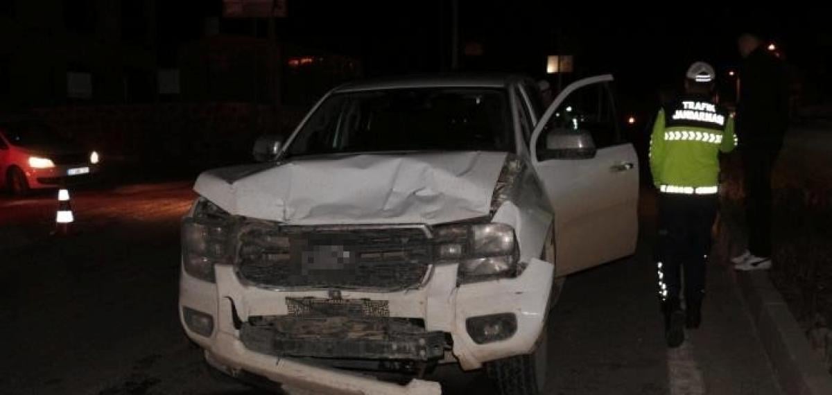 Cizre’de Kamyonet Otomobile Arkadan Çarptı: 2 Yaralı