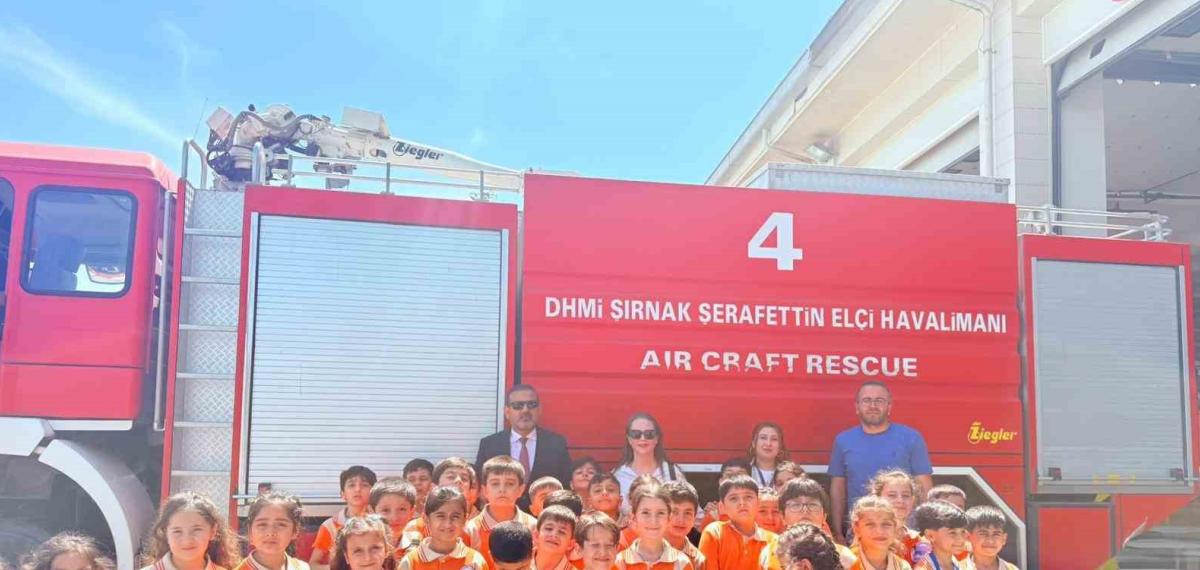 Cizre’de Minik Öğrenciler Hem Havalimanı Gezdi Hem Uçağı Yakından Gördü