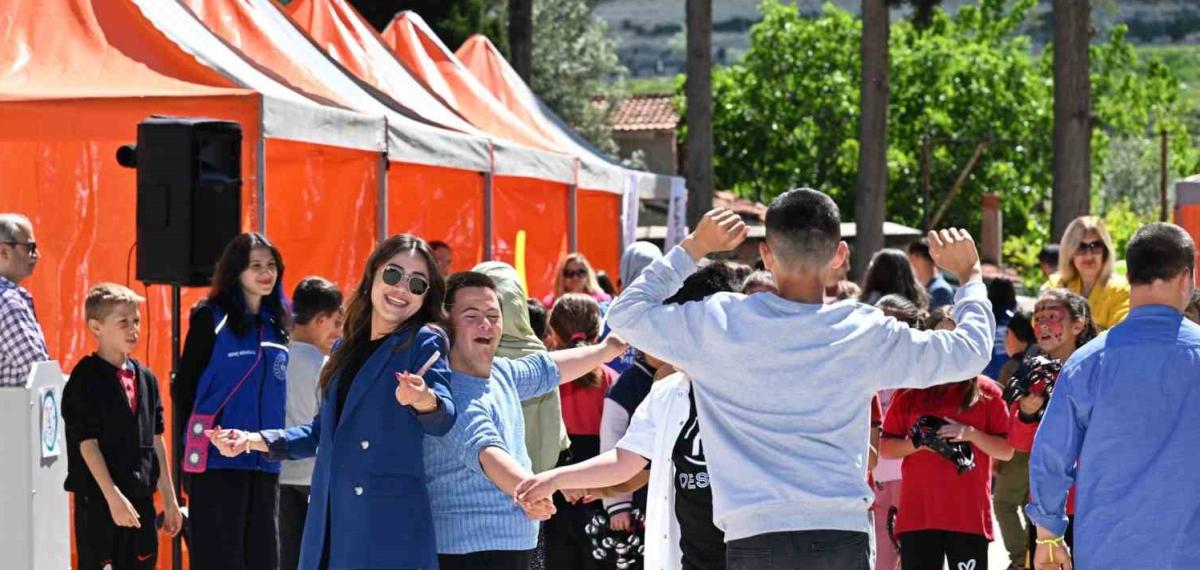 Demirci’de Özel Çocuklardan Renkli Şenlik