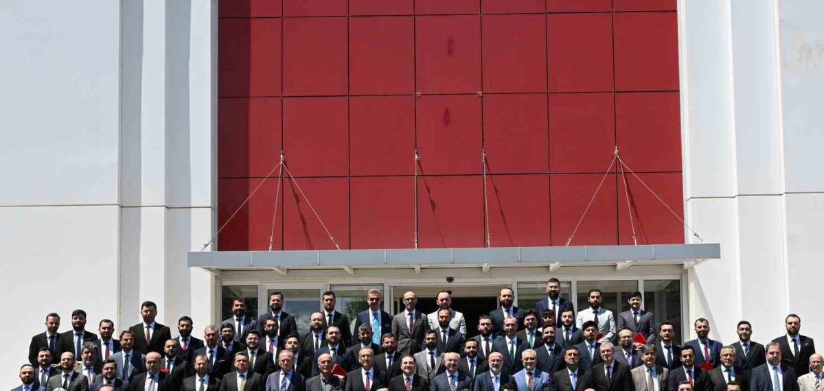Denizli Valisi Köşger, Dini Yüksek İhtisas Eğitimi 3. Dönem Mezuniyet Programı’na Katıldı