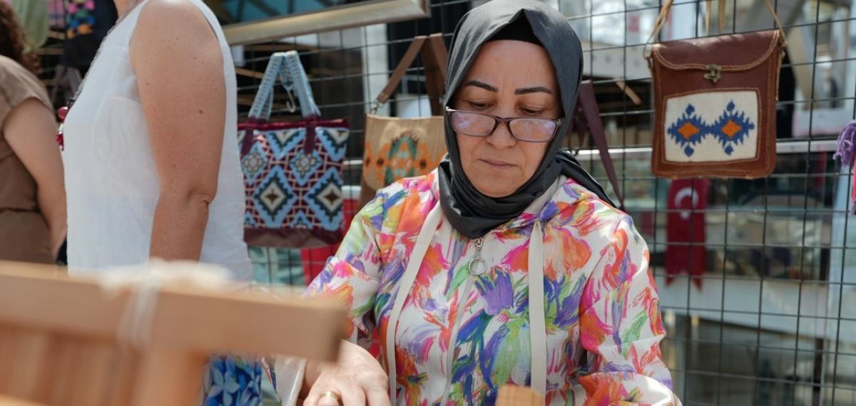 Denizli’de El Sanatları Kursiyerlerinin El Emeği Eserleri Görücüye Çıktı