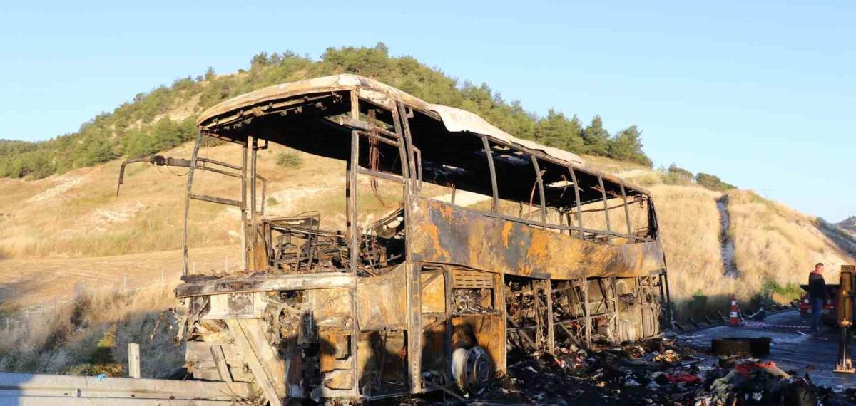 Denizli’deki 8 Kişinin Öldüğü Otobüsten Geriye Sadece Demir Yığını Kaldı