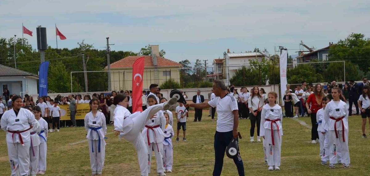 Didim’deki Kutlamalarda Gösteriler Büyük Beğeni Topladı