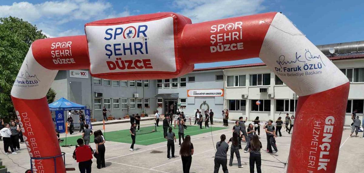 Düzce Belediyesi Gençleri Sporla Buluşturmaya Devam Ediyor