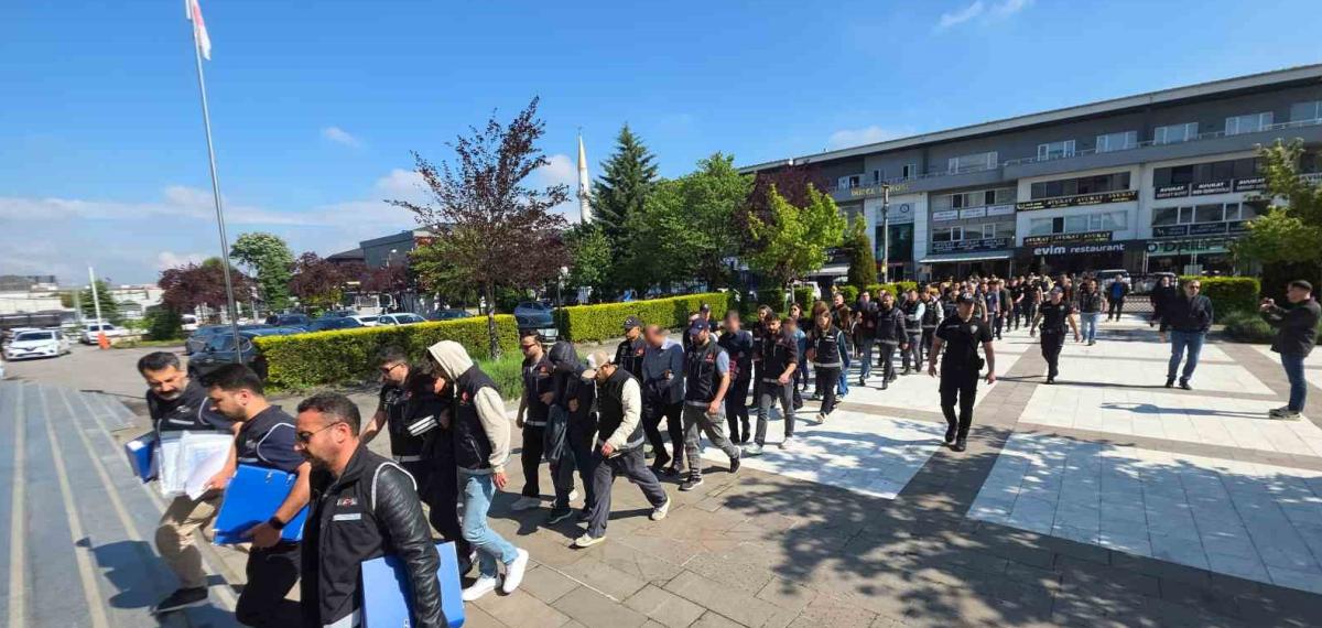 Düzce’de Staj Dolandırıcılığı Yaptığı İddia Edilen 21 Kişi Adliyeye Sevk Edildi