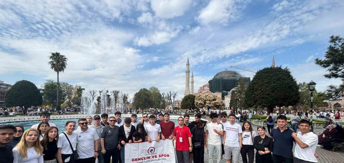 Düzceli Gençler Haliç’te Kürek Çekti