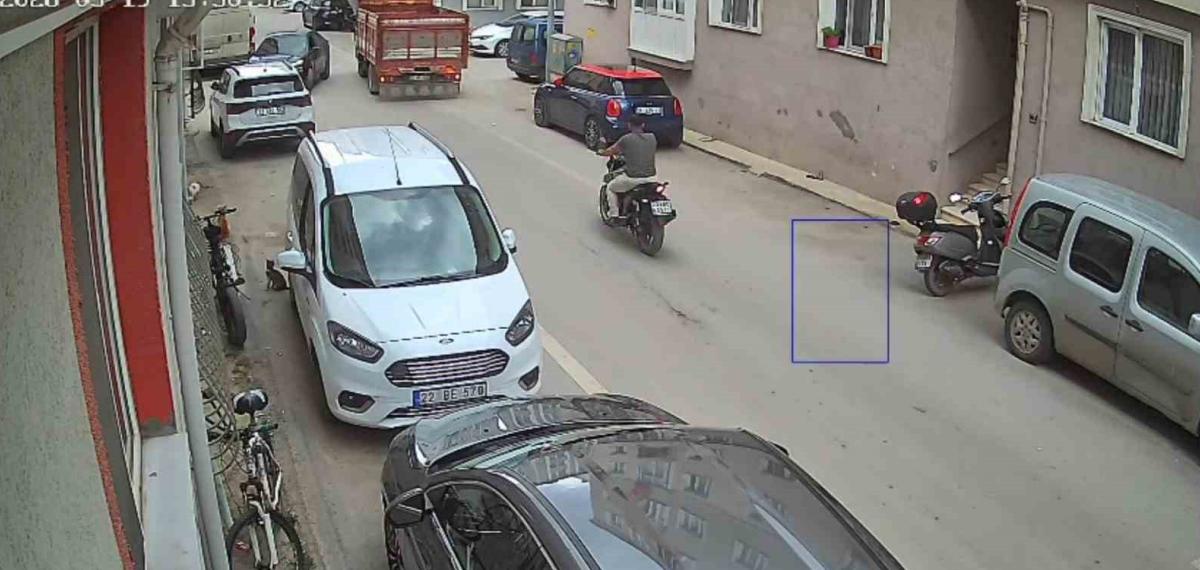 Edirne’de Aynı Sokakta Yarım Saat Arayla İki Kaza Kameralara Yansıdı