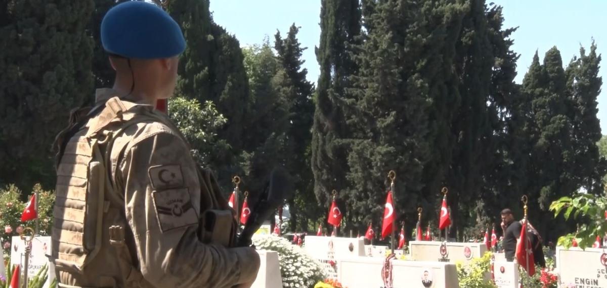 Edirnekapı Şehitliği’nde Hüzünlü Bayram Arefesi