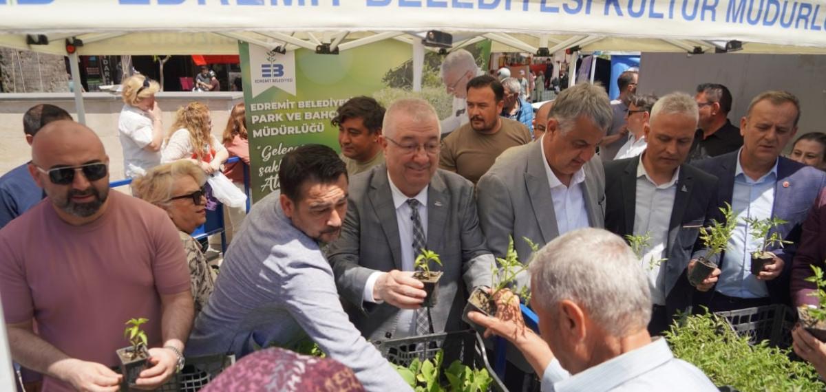 Edremit Belediyesi’nden Ücretsiz Ata Tohumu Fide Dağıtımı