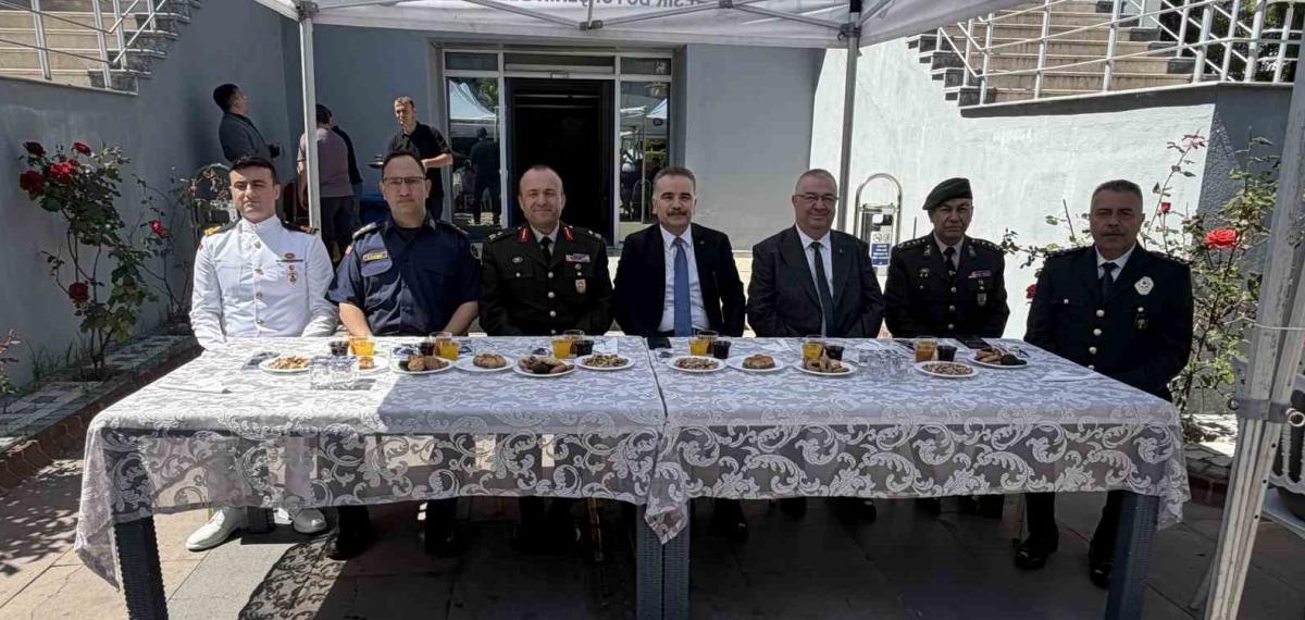 Edremit’te Resmi Bayramlaşma Töreni