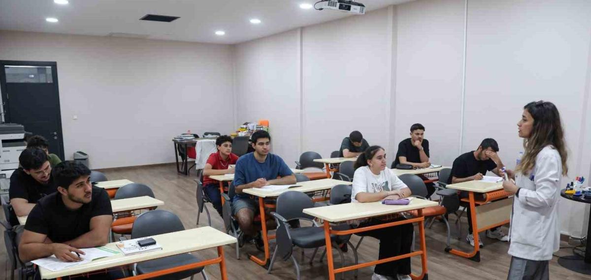 Efeler’de Gençlere Sınav Desteği