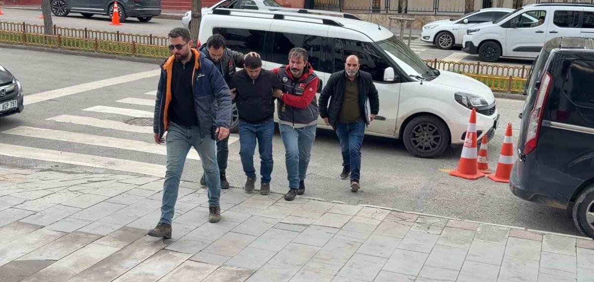 Erzurum’da 1 Kişiyi Öldürüp 1 Kişiyi Vuran Şüpheli Adliyeye Sevk Edildi